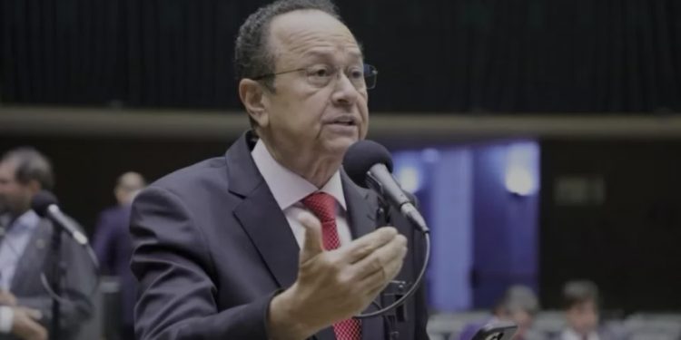 Deputado Silas Câmara passa por cirurgia de emergência