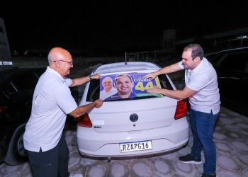 Candidato da coligação ‘Manaus Merece Mais’, Roberto Cidade dá início à campanha com ‘adesivaço’