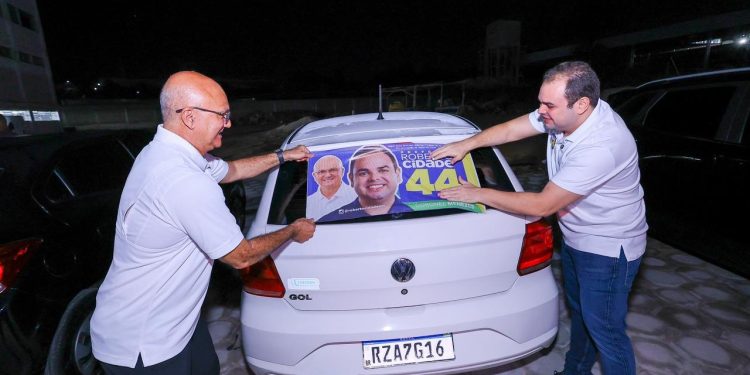 Roberto Cidade dá início à campanha com ‘adesivaço’ emcinco bairros de Manaus