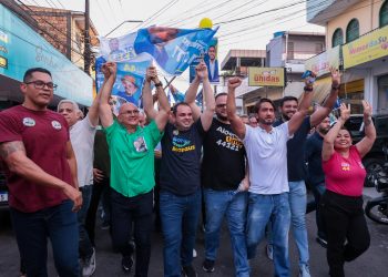 Roberto Cidade mobiliza moradores em caminhada no Coroado
