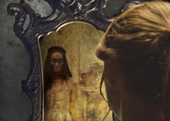 A tentação de Carla e a maldição do espelho