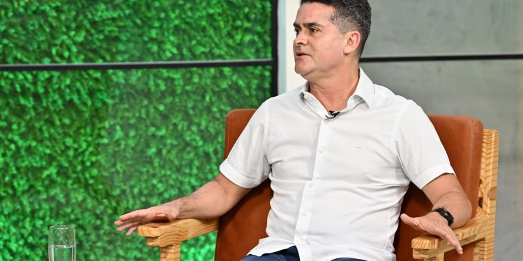 ”O Wilson não deve o David, ele deve à Manaus”, afirma o prefeito ao revelar dívida de R$ 400 milhões do governador com a cidade