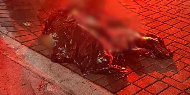 Polícia investiga morte de homem que saiu correndo pela rua após ser esfaqueado no Aleixo