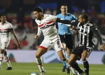 Atlético-MG faz no fim, vence o São Paulo no Morumbis e larga na frente na Copa do Brasil