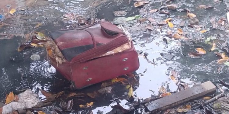 Morador de rua encontra mala com restos mortais de homem em igarapé no Nova Esperança