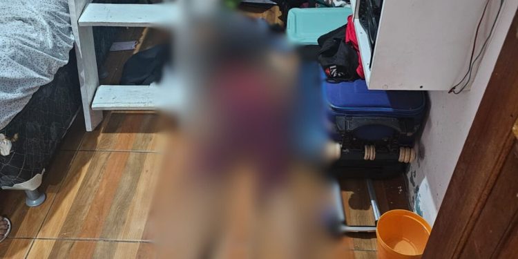 Horas após receber salário, homem é roubado e morto na frente da esposa dentro de casa no Jorge Teixeira