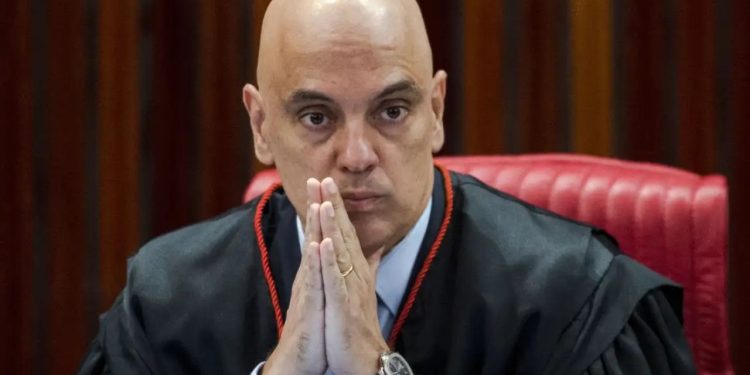 Oposição já prepara pedido de impeachment contra Alexandre de Moraes