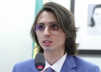 Justiça Eleitoral condena Amom Mandel por mensagem caluniosa e concede direito de resposta a David Almeida