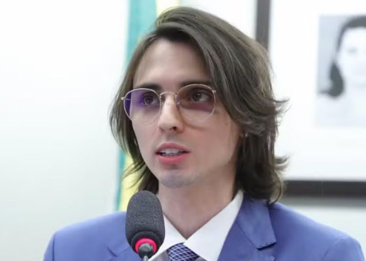 Justiça Eleitoral condena Amom Mandel por mensagem caluniosa e concede direito de resposta a David Almeida