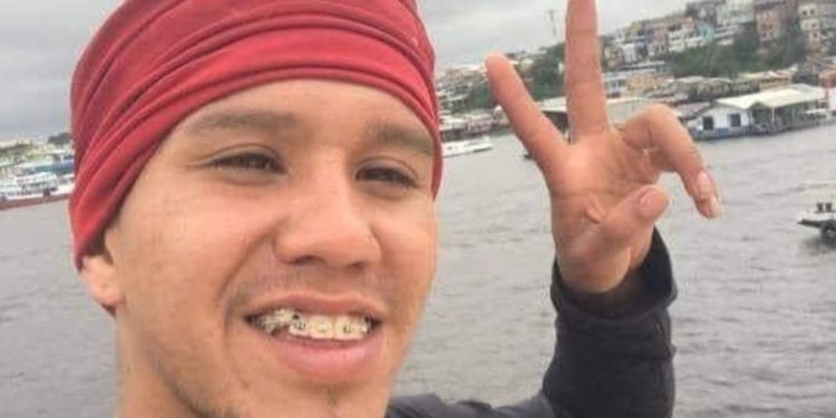 Após três dias, mergulhadores encontram corpo de jovem que desapareceu no rio em Manaus