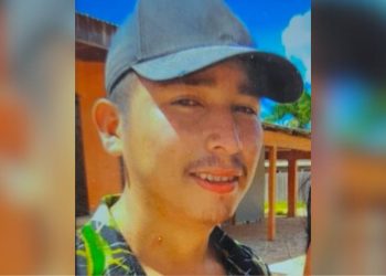 Polícia busca homem que fugiu após matar o colega com golpe de remo na cabeça no Amazonas