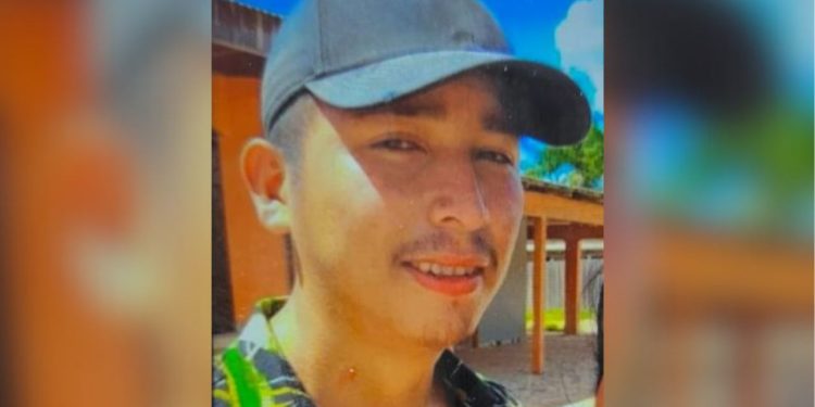 Polícia busca homem que fugiu após matar o colega com golpe de remo na cabeça no Amazonas