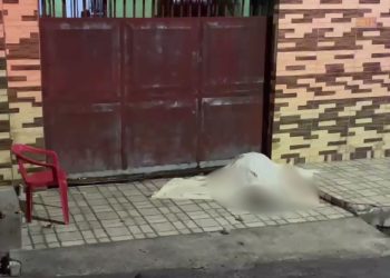 Pistoleiros de moto matam homem que bebia com a sogra no bairro Cidade de Deus