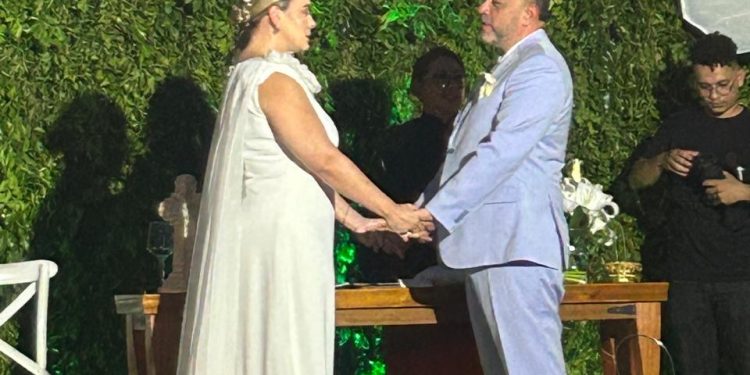 O Gigante Orsine é capturado pela beleza de Pamela 