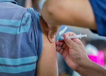 Com a meta de proteger 432.008 pessoas das formas graves da influenza, a Prefeitura de Manaus iniciou. Vacinação