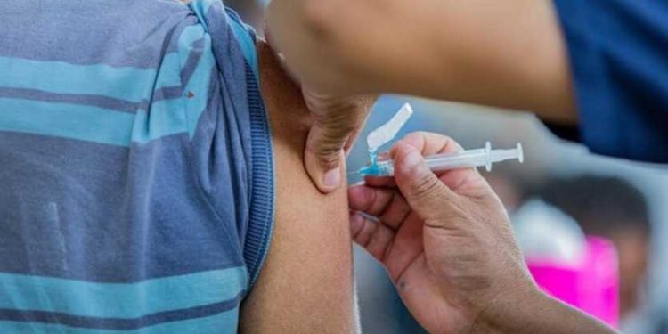 Com a meta de proteger 432.008 pessoas das formas graves da influenza, a Prefeitura de Manaus iniciou. Vacinação
