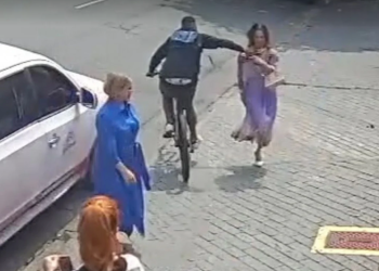 Sula Miranda, de 60 anos, foi vítima de furto em frente a emissora da Rede Vida, em São Paulo, nesta. Vídeo: