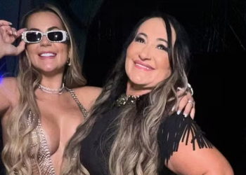 Solange Alves Bezerra Santos, mãe da advogada e influenciadora Deolane Bezerra Santos, também foi presa. Mãe de