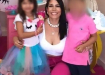 Uma mulher matou a própria filha e deixou o outro filho ferido após esfaquear as crianças de 8 e 10 anos. Em surto