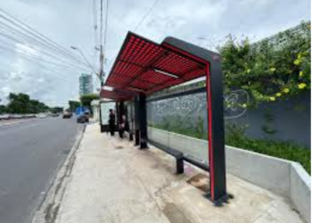 As paradas de ônibus sustentáveis só estão sustentando a conta bancária de quem ganhou a concessão da prefeitura