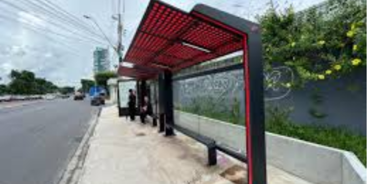 As paradas de ônibus sustentáveis só estão sustentando a conta bancária de quem ganhou a concessão da prefeitura