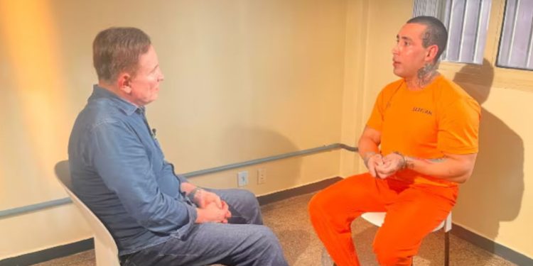 Presos, mãe e irmão de ex-Sinhazinha do Boi Garantido são entrevistados por Cabrini