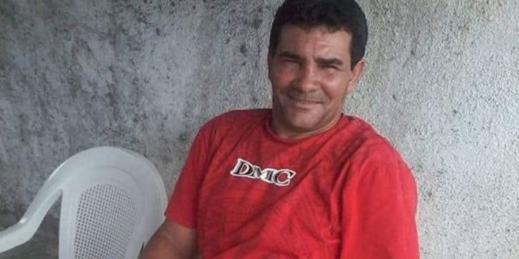 Pedreiro é achado morto a facadas em casa pela nora e o neto em Manaus