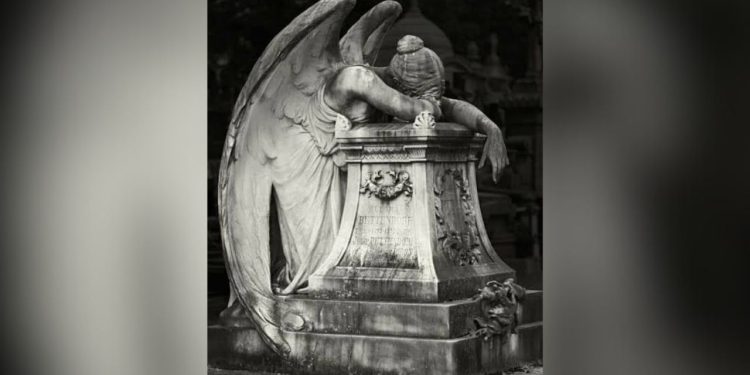 O anjo negro do cemitério indígena abandonado no Açutuba