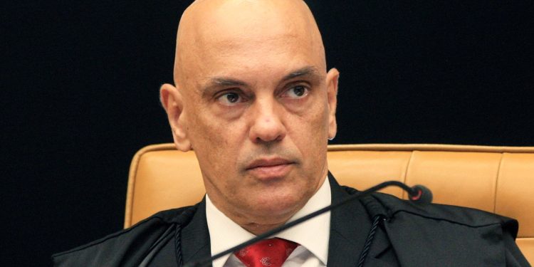 Impeachment do Careca. Do Amazonas, apenas Alberto Neto assinou a petição para o impeachment do ministro Alexandre de Moraes, mostrando que este é um assunto vital só para os mais chegados a Bolsonaro