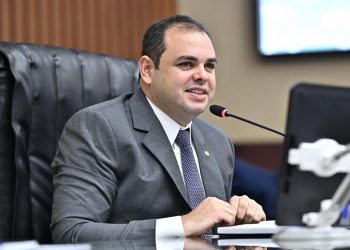 Bob Cidade vinha surfando em ondas havaianas de Waimea Bay, mirando David Almeida e tendo o maior captador de votos como vice, obtendo crescimento visível, mas decidiu mudar a mira do seu rifle 44 em direção perigosa