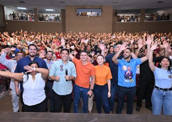 David Almeida é recebido com festa nos bairros Alvorada e Santa Luzia neste sábado