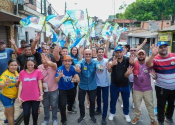 Cansados do péssimo atendimento na Unidade Básica de Saúde (UBS) da Redenção, na zona centro-oeste. Com Coronel