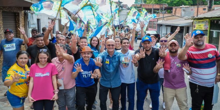 Cansados do péssimo atendimento na Unidade Básica de Saúde (UBS) da Redenção, na zona centro-oeste. Com Coronel