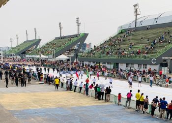 Feriado da Elevação do Amazonas leva milhares de alunos ao Sambódromo de Manaus