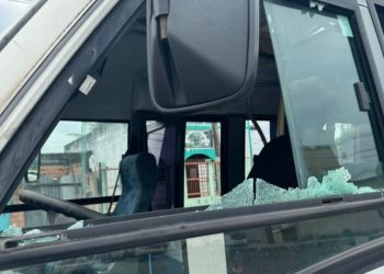 Motorista atira em homem que dirigia microônibus em Manaus