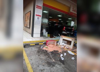 Vídeo: carro desgovernado invade loja de conveniência e deixa feridos em Manaus