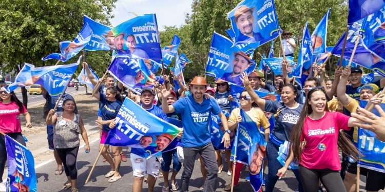 Cearazin Semisera mobiliza centenas de apoiadores em grande bandeiraço nas ruas de Manaus