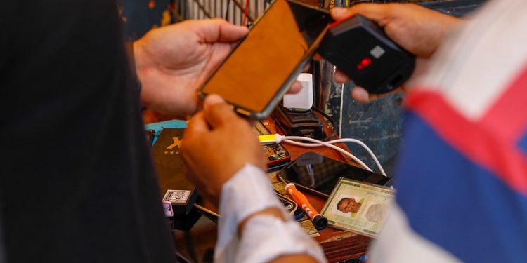 Operação RecuperaFone apreende mil celulares no Centro de Manaus