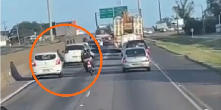 Um vídeo compartilhado nas redes sociais mostra uma briga de trânsito que terminou em morte na BR-101. O. Vídeo