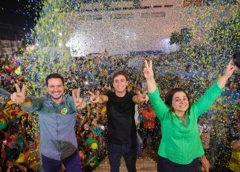 Evento com presença de Nikolas Ferreira e aparição virtual surpresa de Bolsonaro marcam apoio a Capitão Alberto Neto e Maria do Carmo