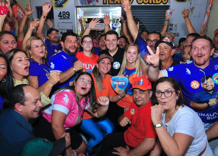 Moradores da Compensa aderem à onda laranja e participam da caminhada ‘David 70’