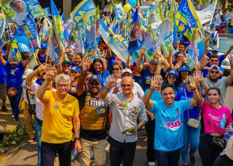 Coronel Menezes faz caminhada no São Francisco e Coroado e destaca compromisso com o social