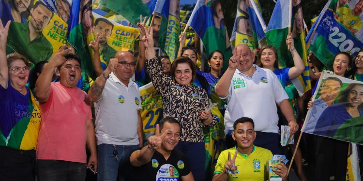 Maria do Carmo puxa equipes de rua e Alberto Neto atua pela democracia em Brasília