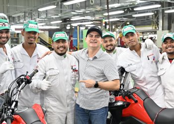 Em visita à Moto Honda, David Almeida reafirma compromisso em defender a ZFM