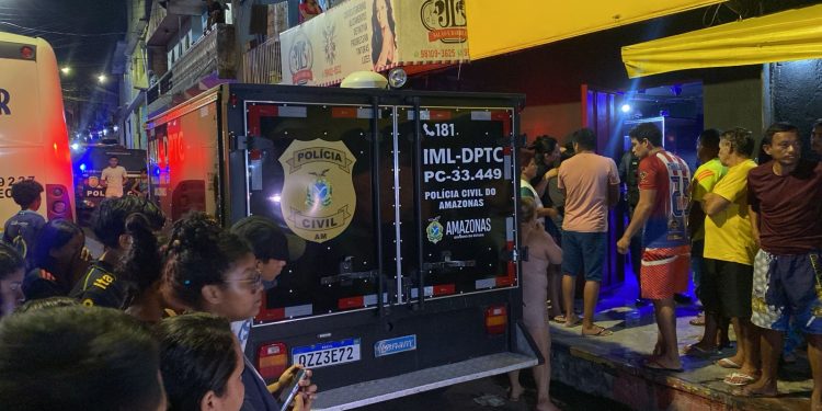Pistoleiros matam homem que assistia jogo do Flamengo em bar da Compensa