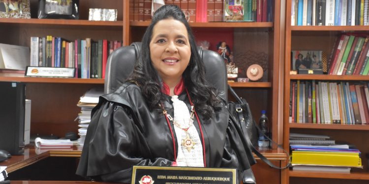 O mundo é todo delas: Promotora Leda Mara é nomeada procuradora-geral de Justiça do MPAM