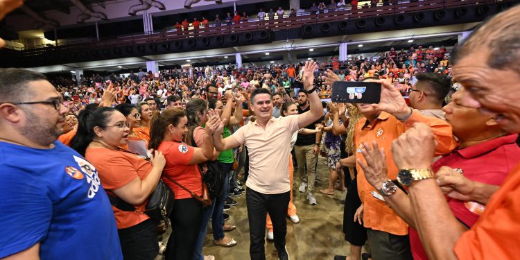 Mega Reunião lota plenária do Studio 5 em apoio à campanha de David 70