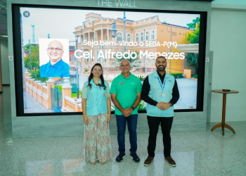 Coronel Menezes visita planta fabril da Samsung no PIM