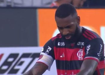 Flamengo sofre empate do Vasco no fim e fica a 8 pontos da Liderança do Brasileirão