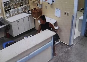Câmera flagra paciente furtando celular dentro do Hospital João Lúcio